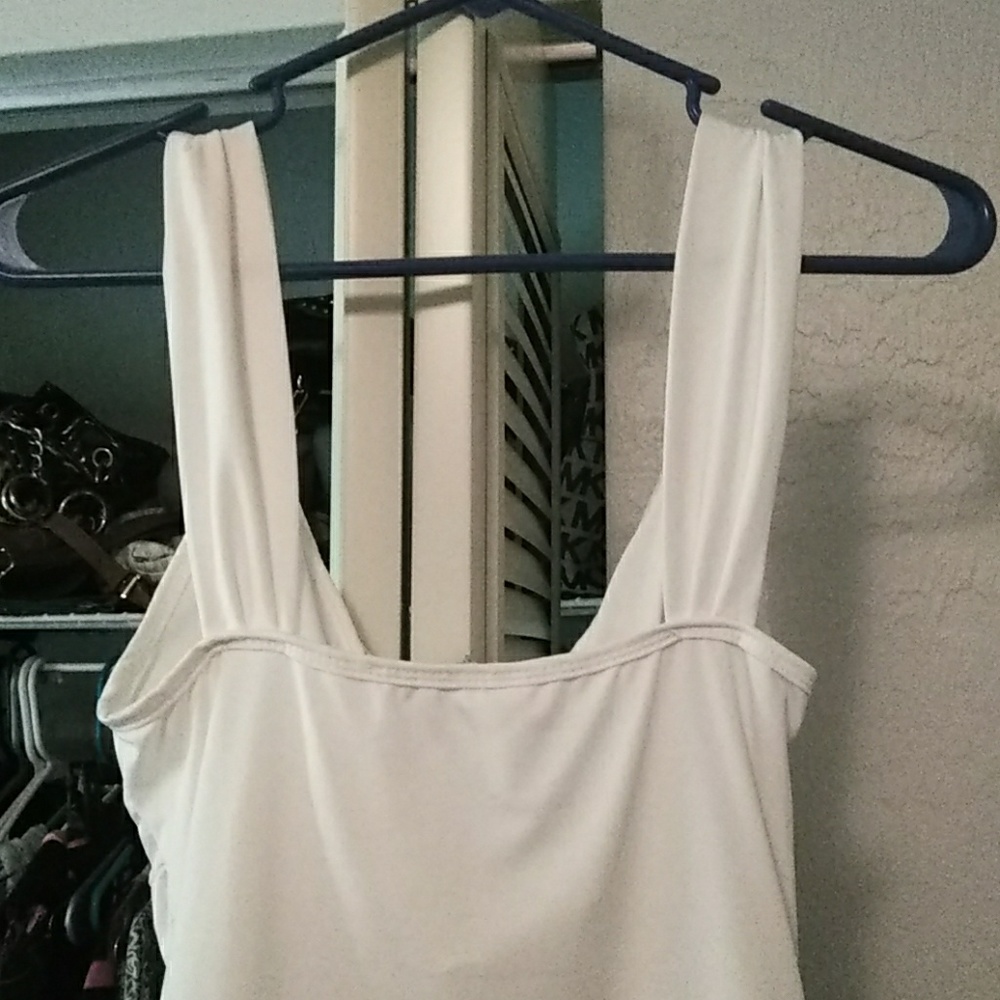 White tank top - Picture 3 of 4